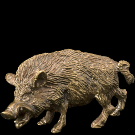 Фигурка кабанчика из бронзы, вид спереди